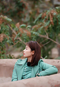 气质女神刘涛薄荷绿机车夹克写真(9)