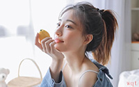 性感吊带美女气质私房诱人写真(9)
