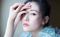 吴倩慵懒气息展现文艺美(8)
