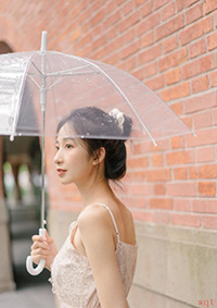 性感迷人吊带美女白嫩写真(8)