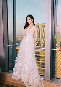 今日清纯美女李兰迪白色花朵纱裙诱人写真(8)