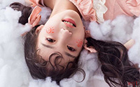 粉嫩卷发美女梦幻写真(8)