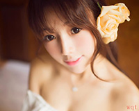 抹胸裙美女室内写真(9)