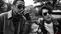 靳东陈道明机车黑白写真(8)