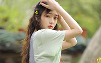 元气卷发少女甜美可爱精致白嫩迷人写真(9)