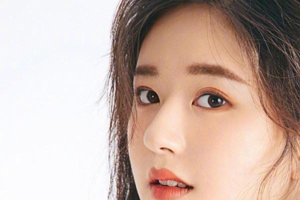 赵露思甜美性感俏皮迷人写真(9)