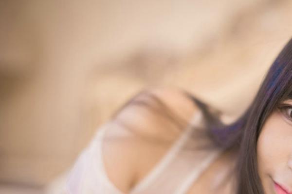 清纯白皙美少女居家写真(9)